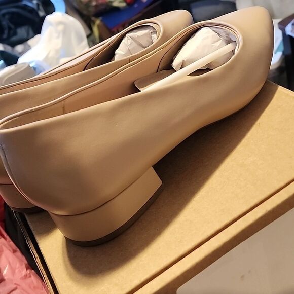 Chic Beige Flats easy spirit size 8.5 NWOT - Picture 2 of 5
